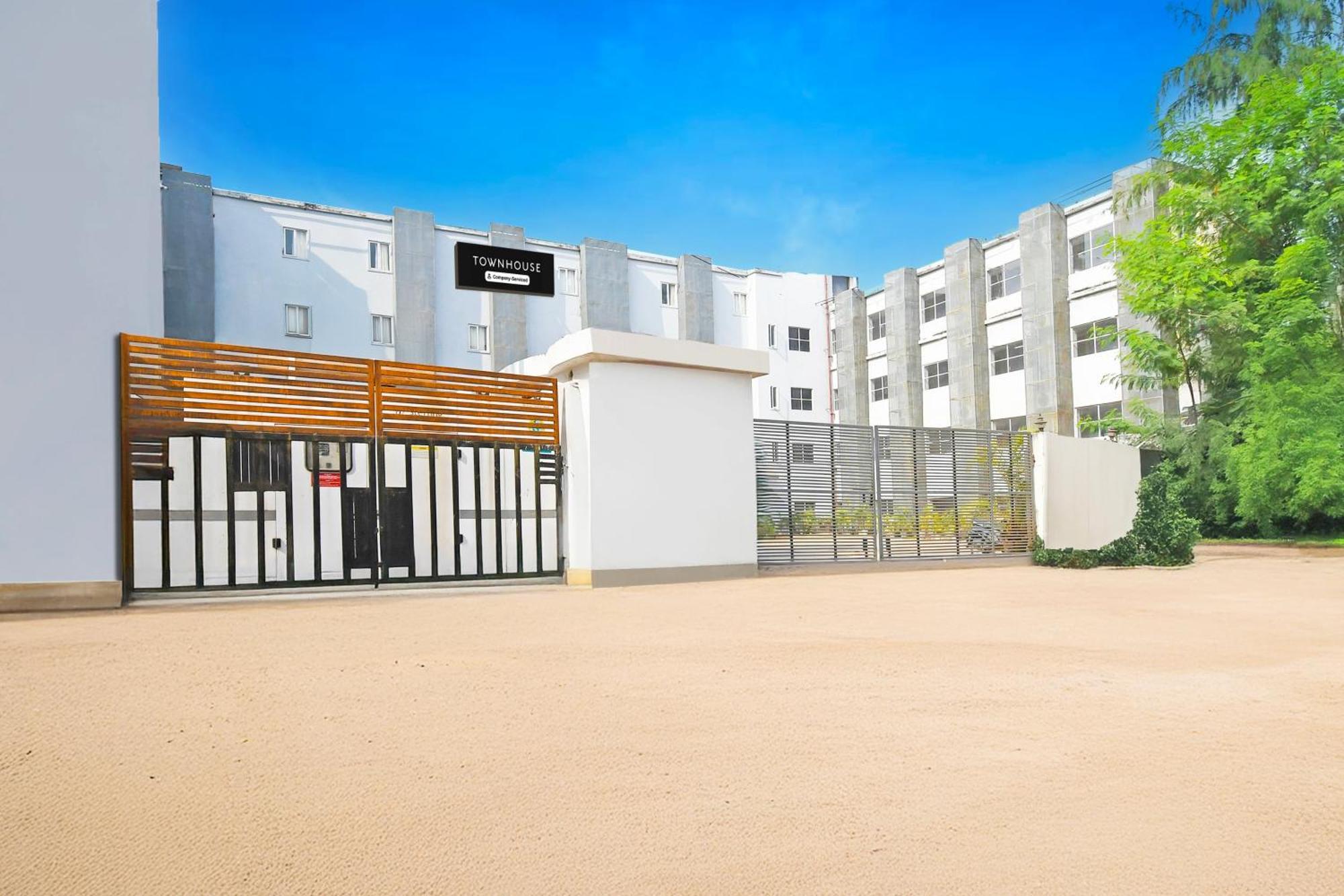 Super Townhouse Mancheswar Industrial Estate Hotel Bhubaneswar Bagian luar foto